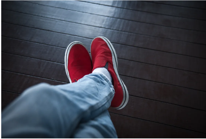 鞋子选不对伤膝伤脚伤关节!